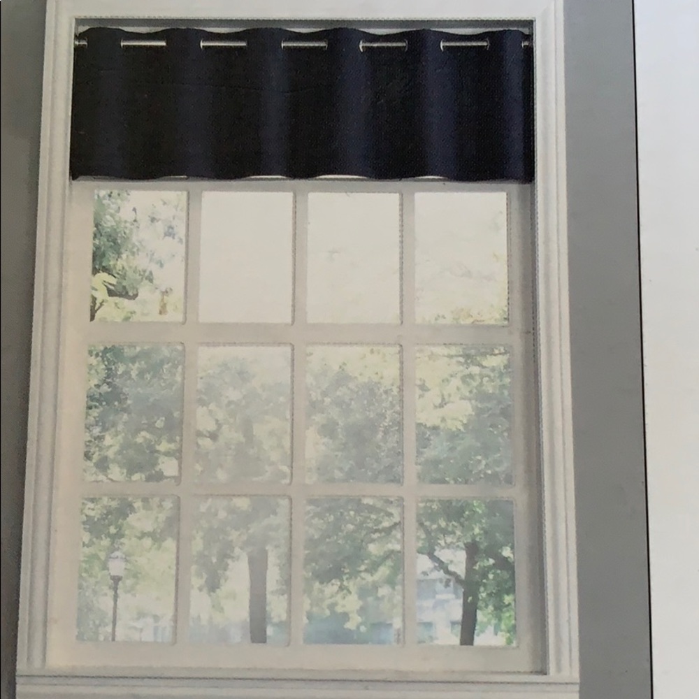 6/$20 Lichtenberg  Donahue Navy Valance NWT